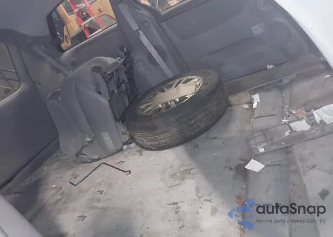 2008 Toyota Sienna Le z USA, uszkodzony, nr VIN 5TDBK23C48S008969